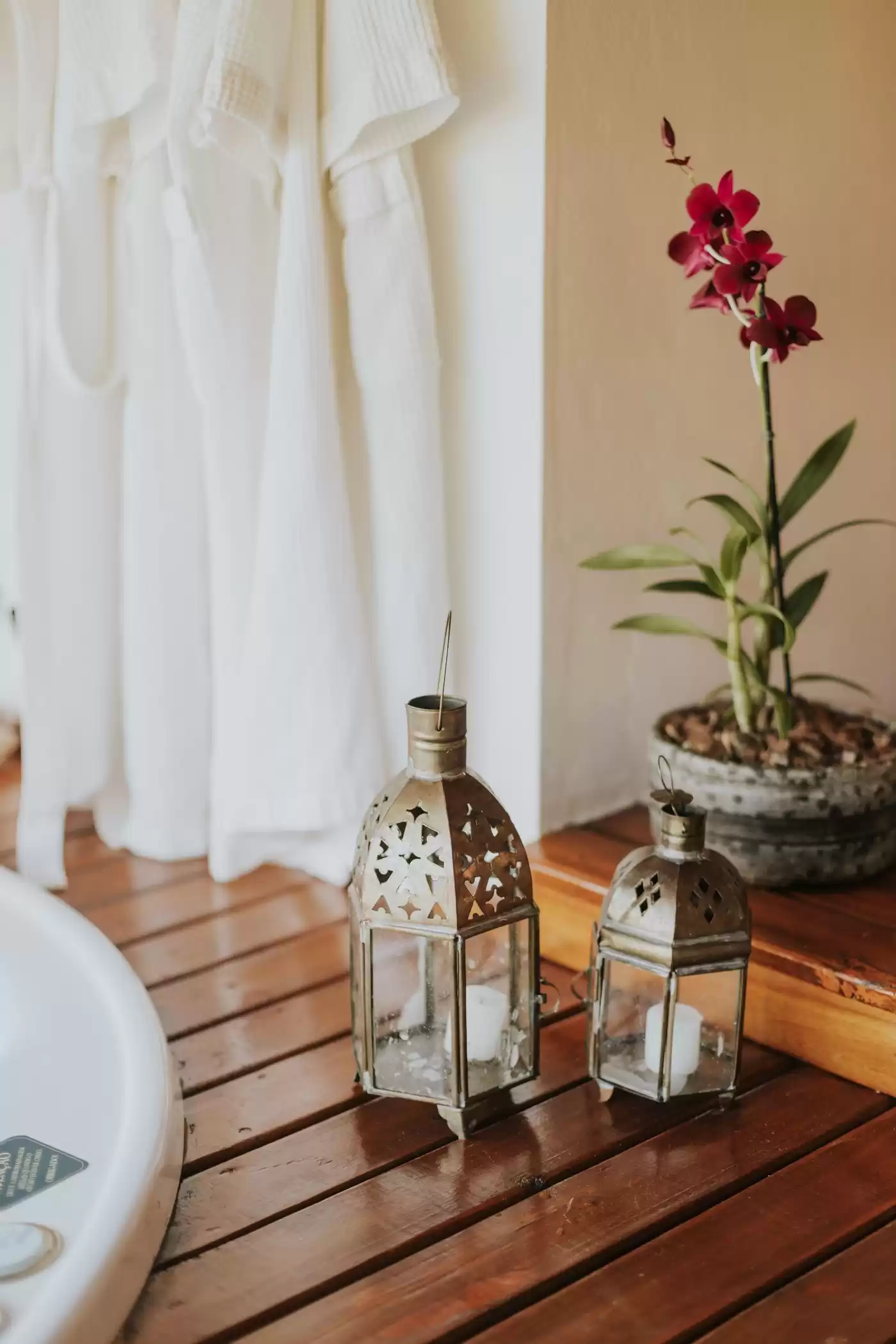 Spa lanterns and orchid decor Da Nang