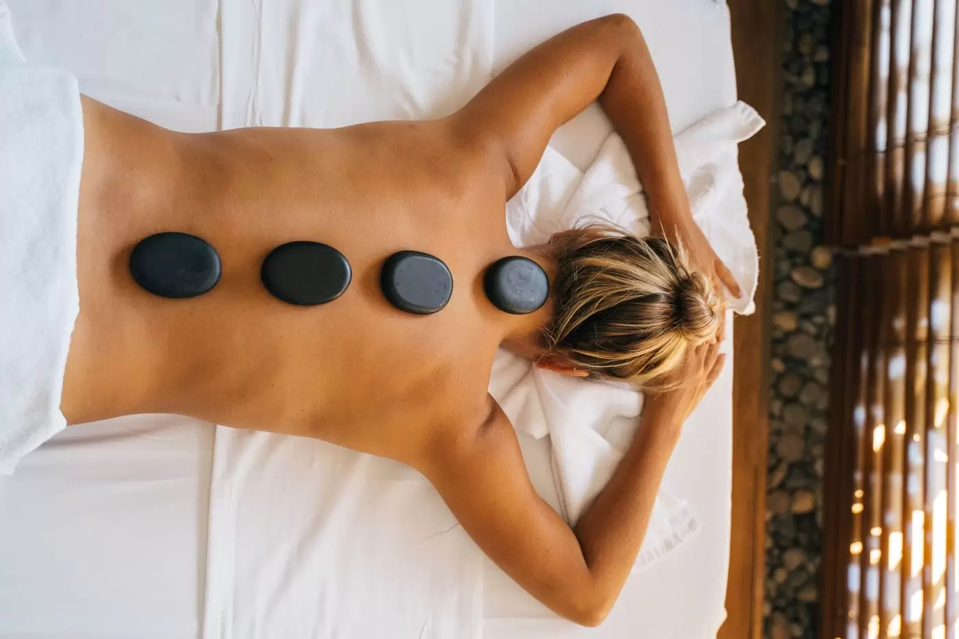 Hot stone massage therapy in Da Nang spa